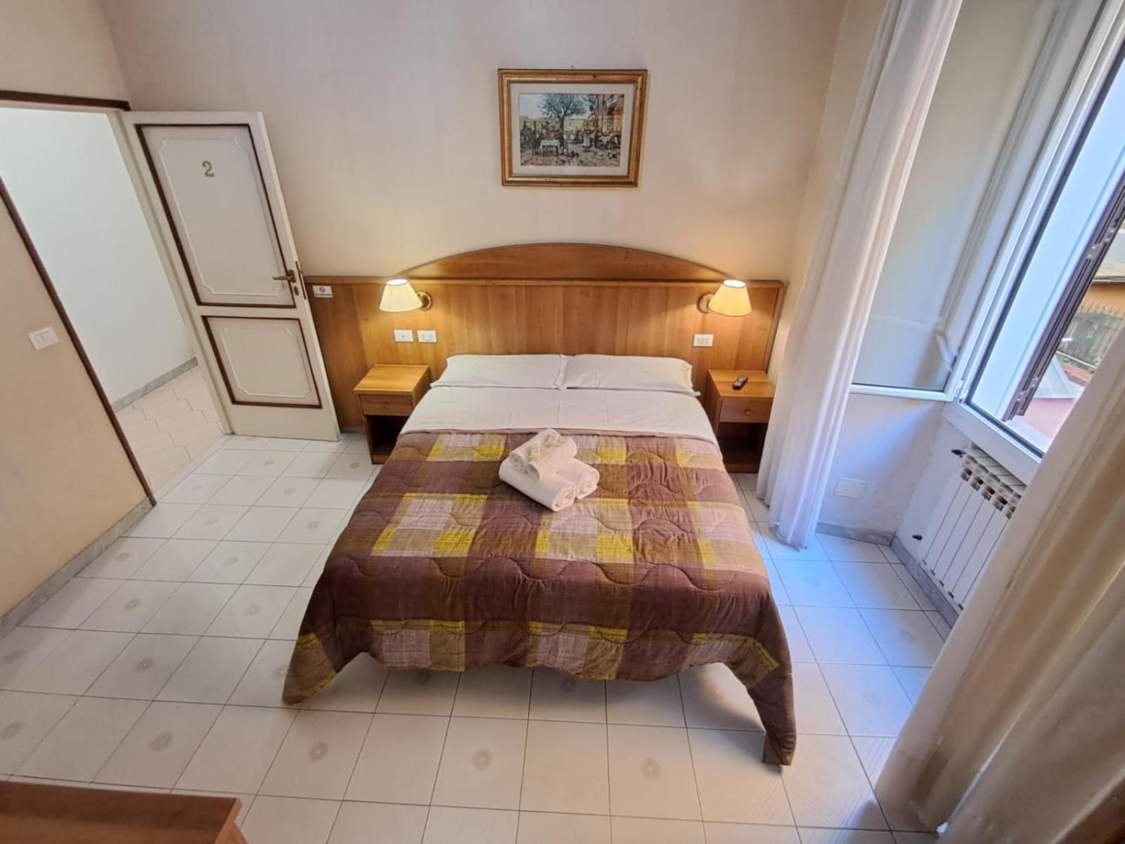 Nahid Accommodation Рим Экстерьер фото