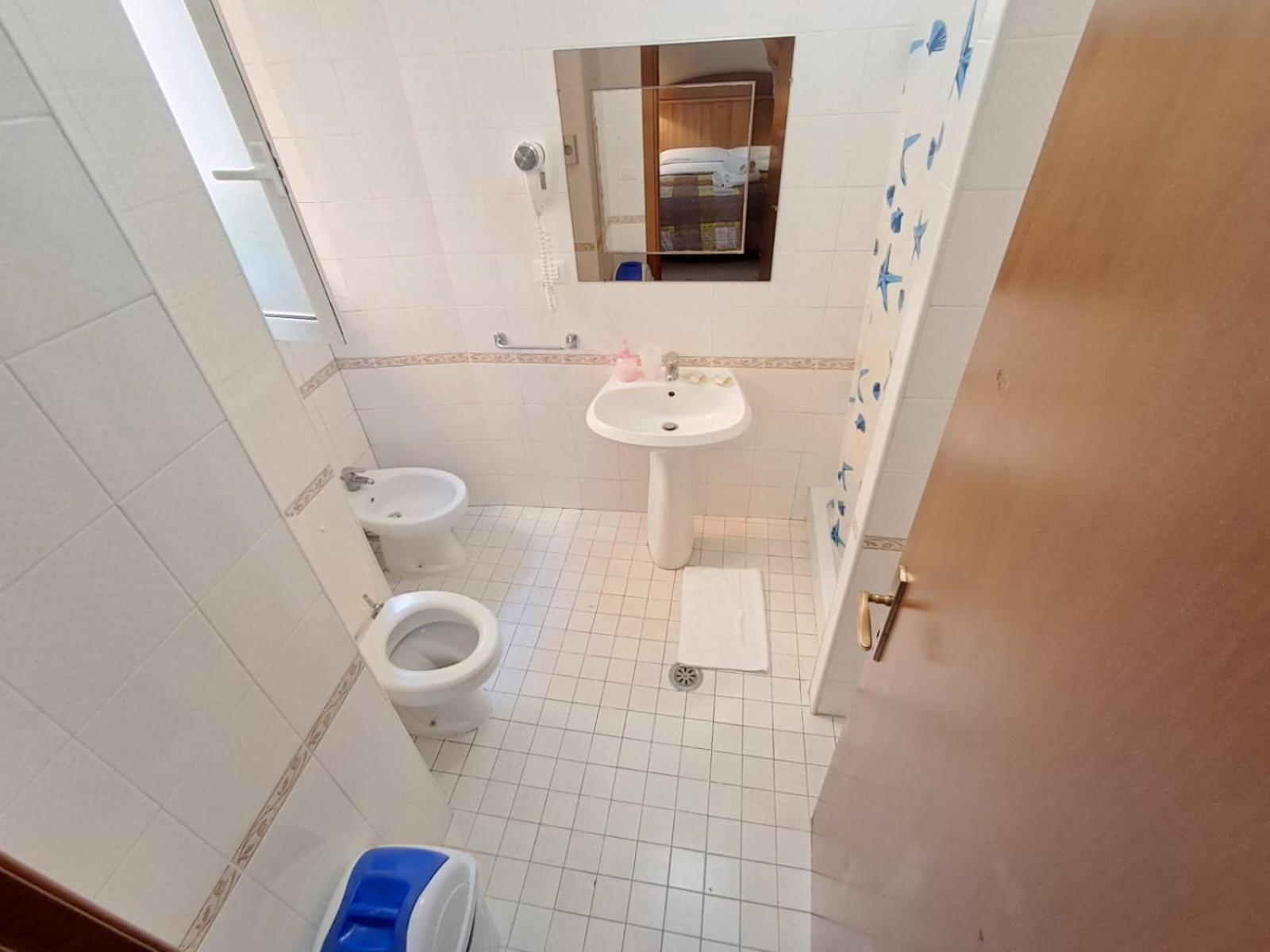 Nahid Accommodation Рим Экстерьер фото