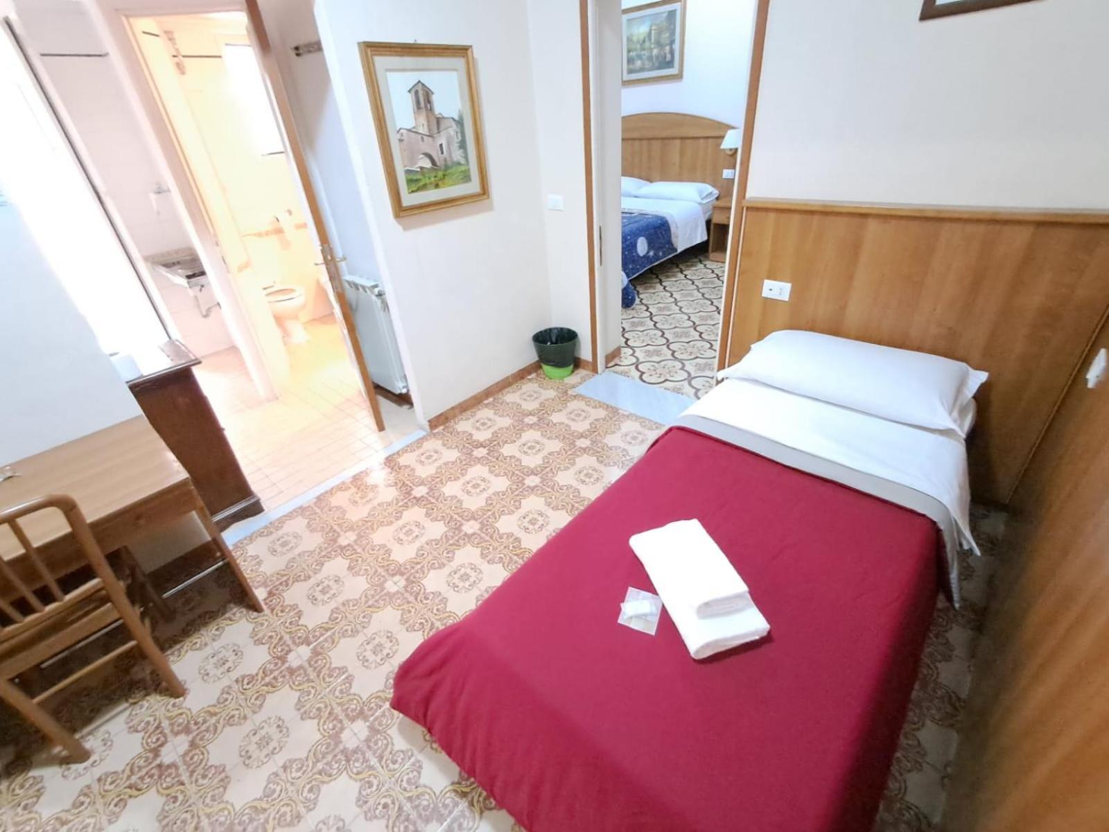 Nahid Accommodation Рим Экстерьер фото