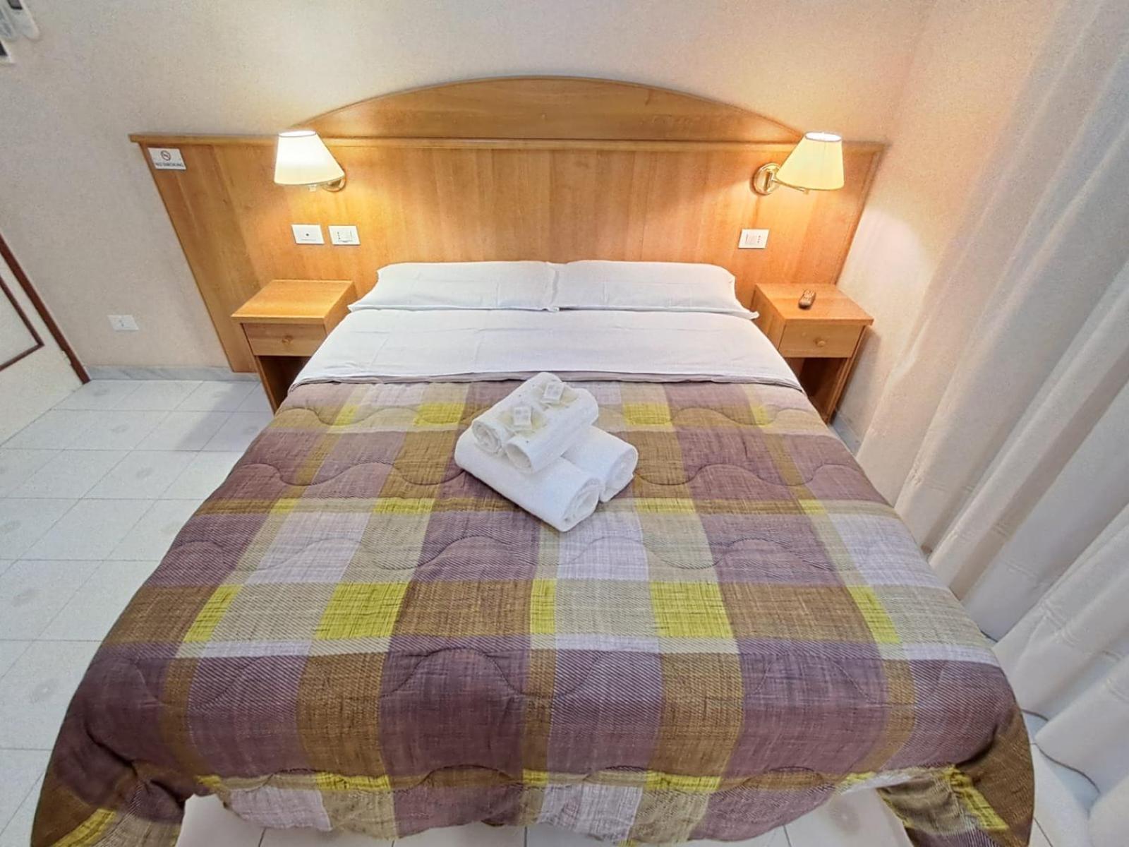 Nahid Accommodation Рим Экстерьер фото
