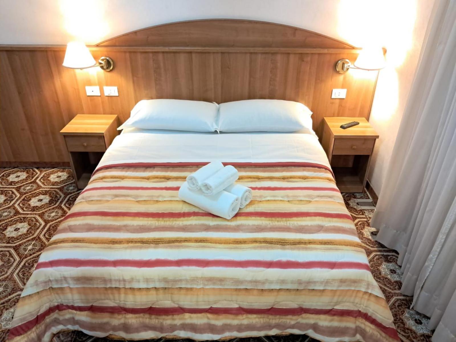 Nahid Accommodation Рим Экстерьер фото