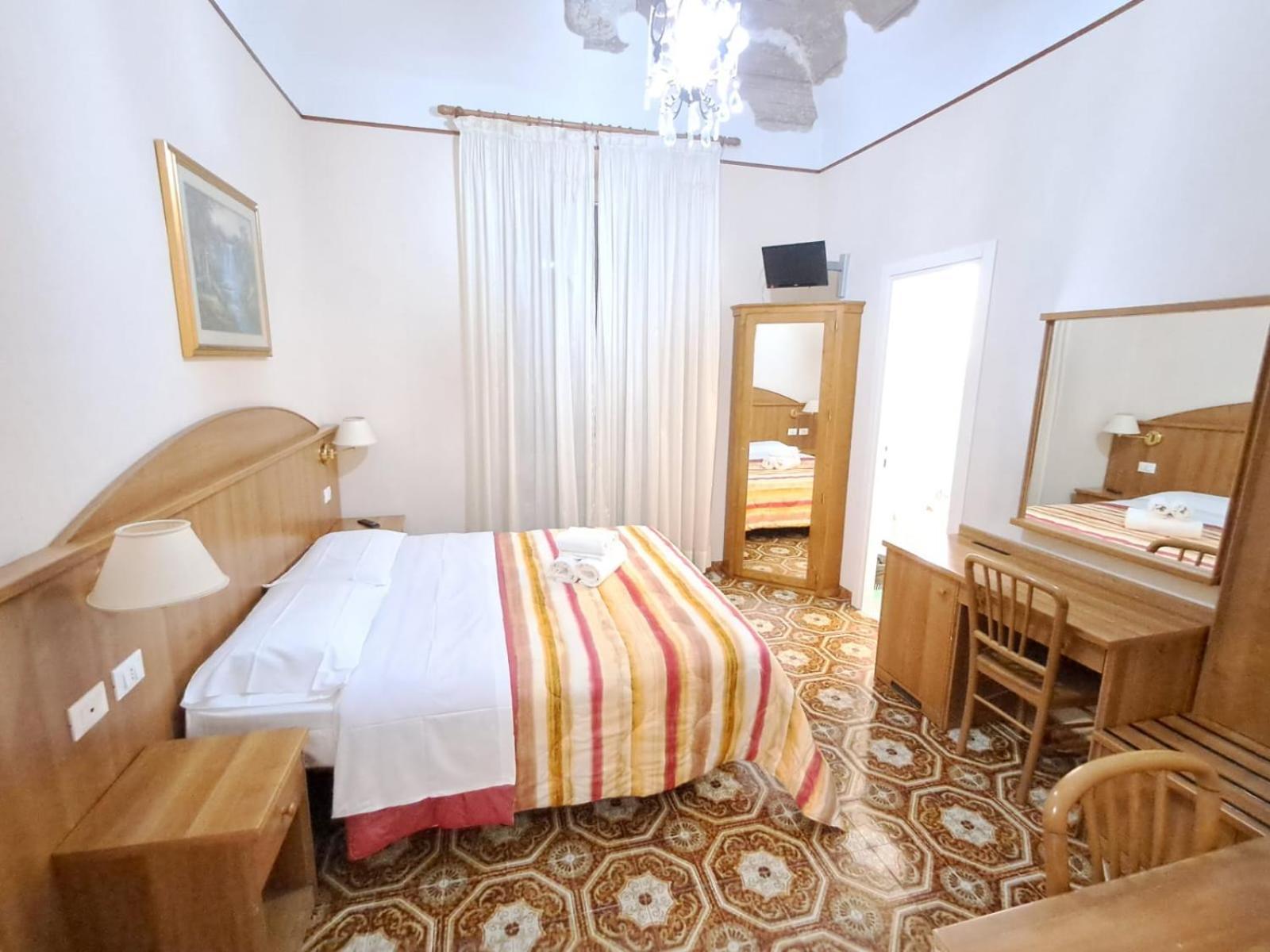 Nahid Accommodation Рим Экстерьер фото
